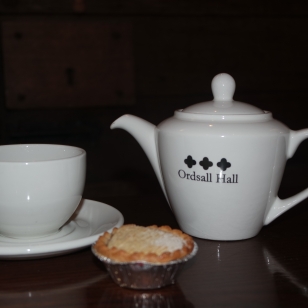 Tea and mince pies